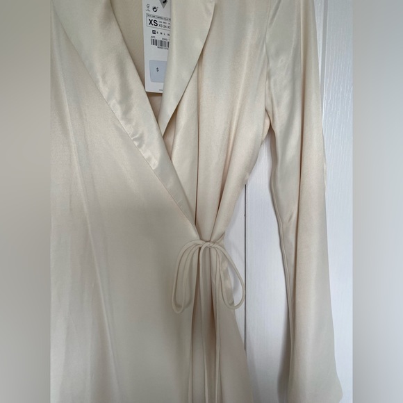 Zara NWT Short Satin Effect Dress Size XS Cream Colour - Picture 10 of 13